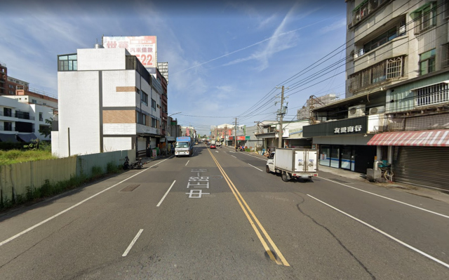 (仁德)中正路一段吸睛廣告牆